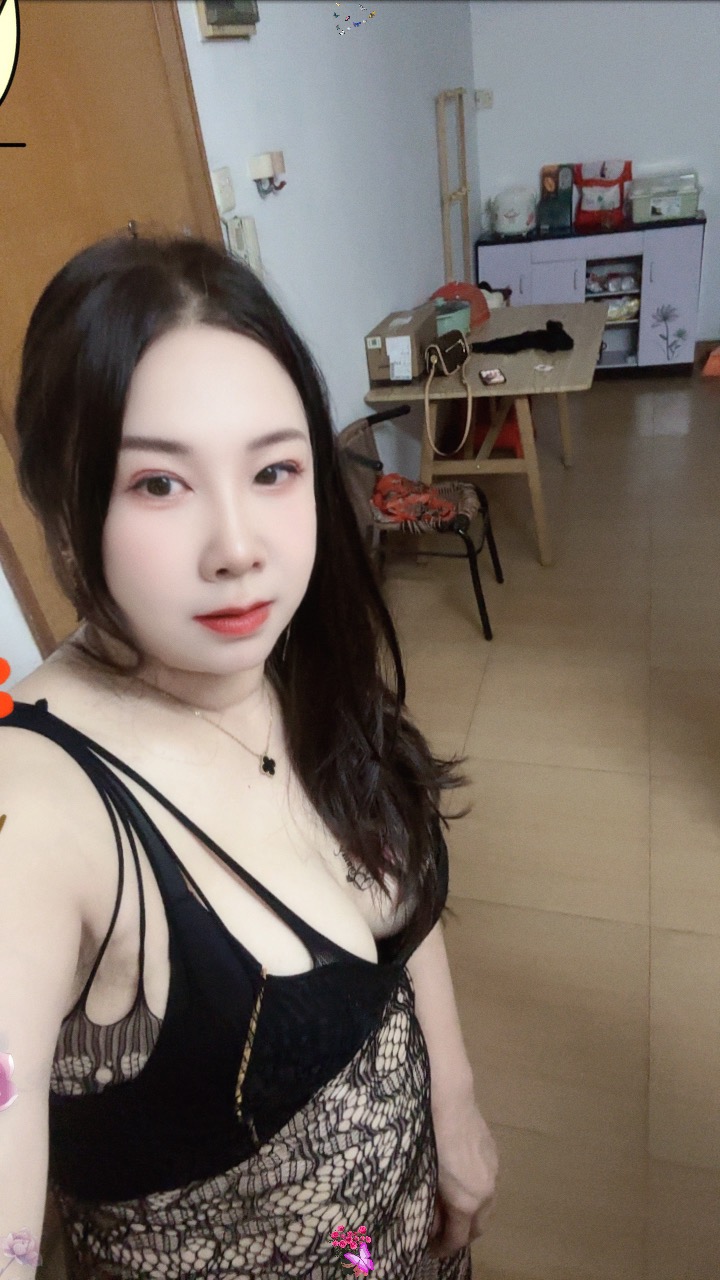 越秀楼凤巨乳风骚少妇