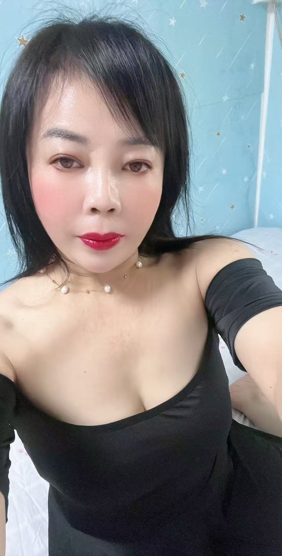 龙岗约会良家熟女月月