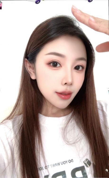 潭村地铁站c口多汁美鲍李沐言