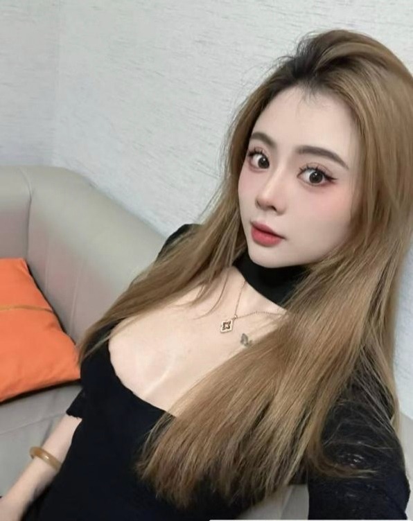 罗湖洪湖地铁站D出口附近服务美女小沫